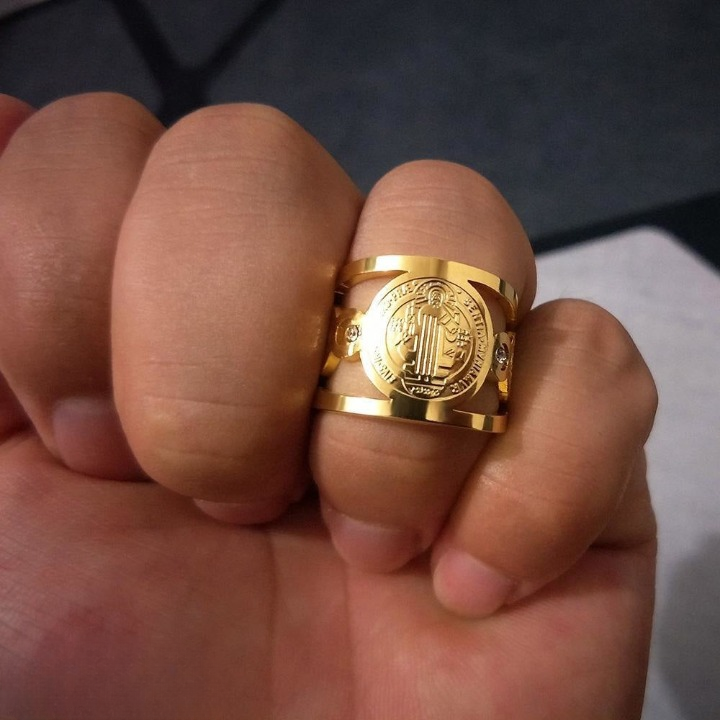 💥 EDICIÓN LIMITADA❗️  | Anillo San Benito Dorado